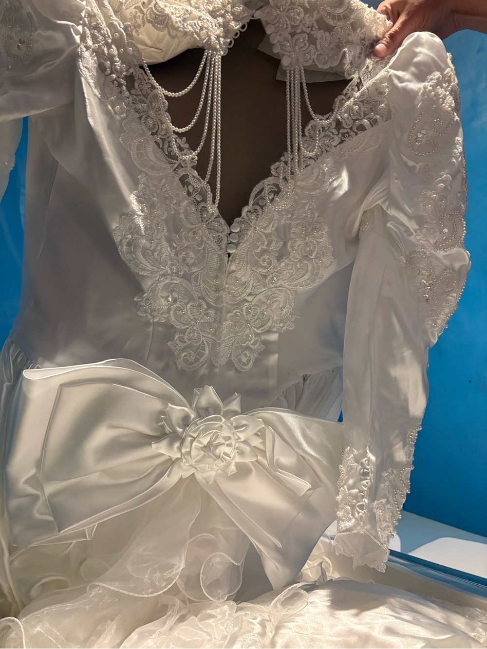 Elegant White Lace-Trim Satin Bridal Bodice